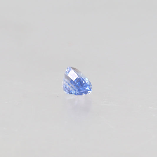 Naturlig fancy safir 1 karat – lys violet-blå oval slebet ædelsten fra Sri Lanka