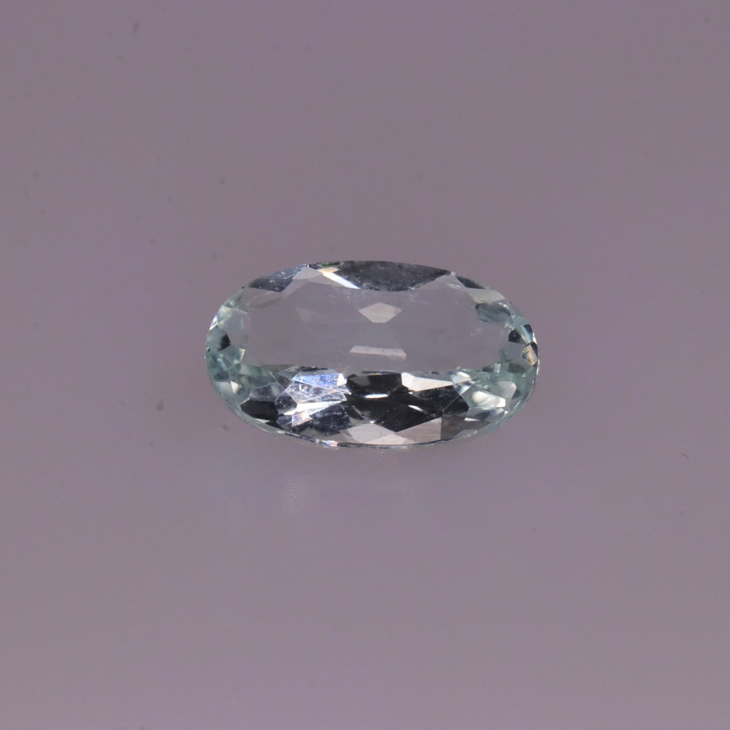 Akvamarin – 2,05 ct – Oval facetteret – Naturlig – Sri Lanka