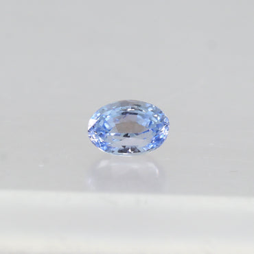 Naturlig fancy safir 1 karat – lys violet-blå oval slebet ædelsten fra Sri Lanka