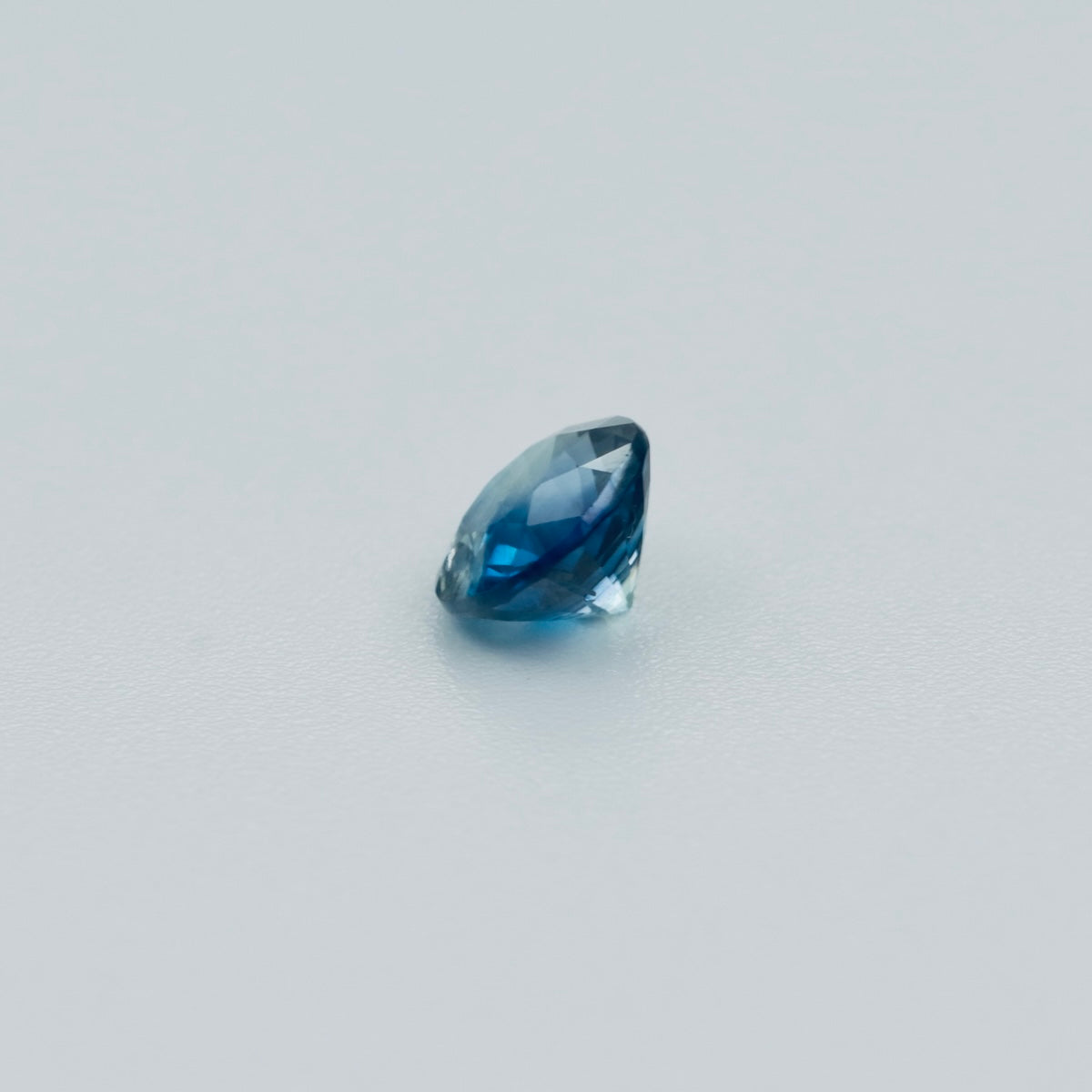 Natural Teal Sapphire – 0.87 ct Round Faceted Gemstone