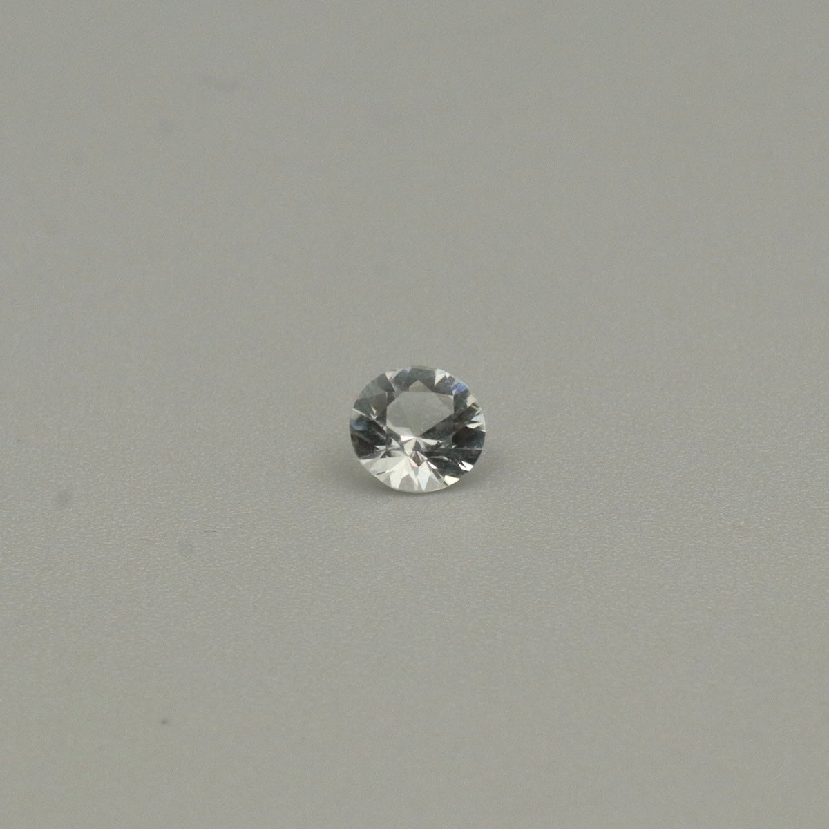 Natural White Topaz – 10 Calibrated Round Gemstones – 5.35 ct Total – 5 mm