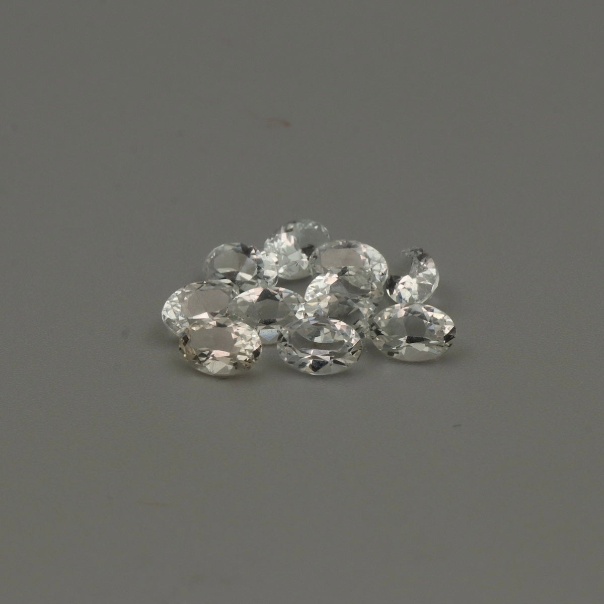 Natural White Topaz – 10 Calibrated Oval Gemstones – 4.70 ct Total – 6 × 4 mm