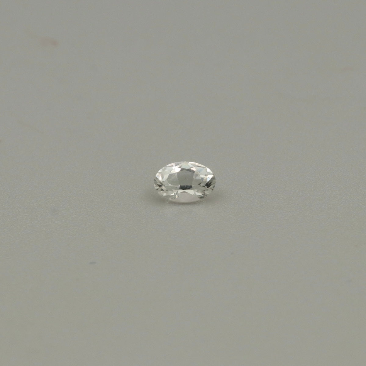 Natural White Topaz – 10 Calibrated Oval Gemstones – 4.70 ct Total – 6 × 4 mm