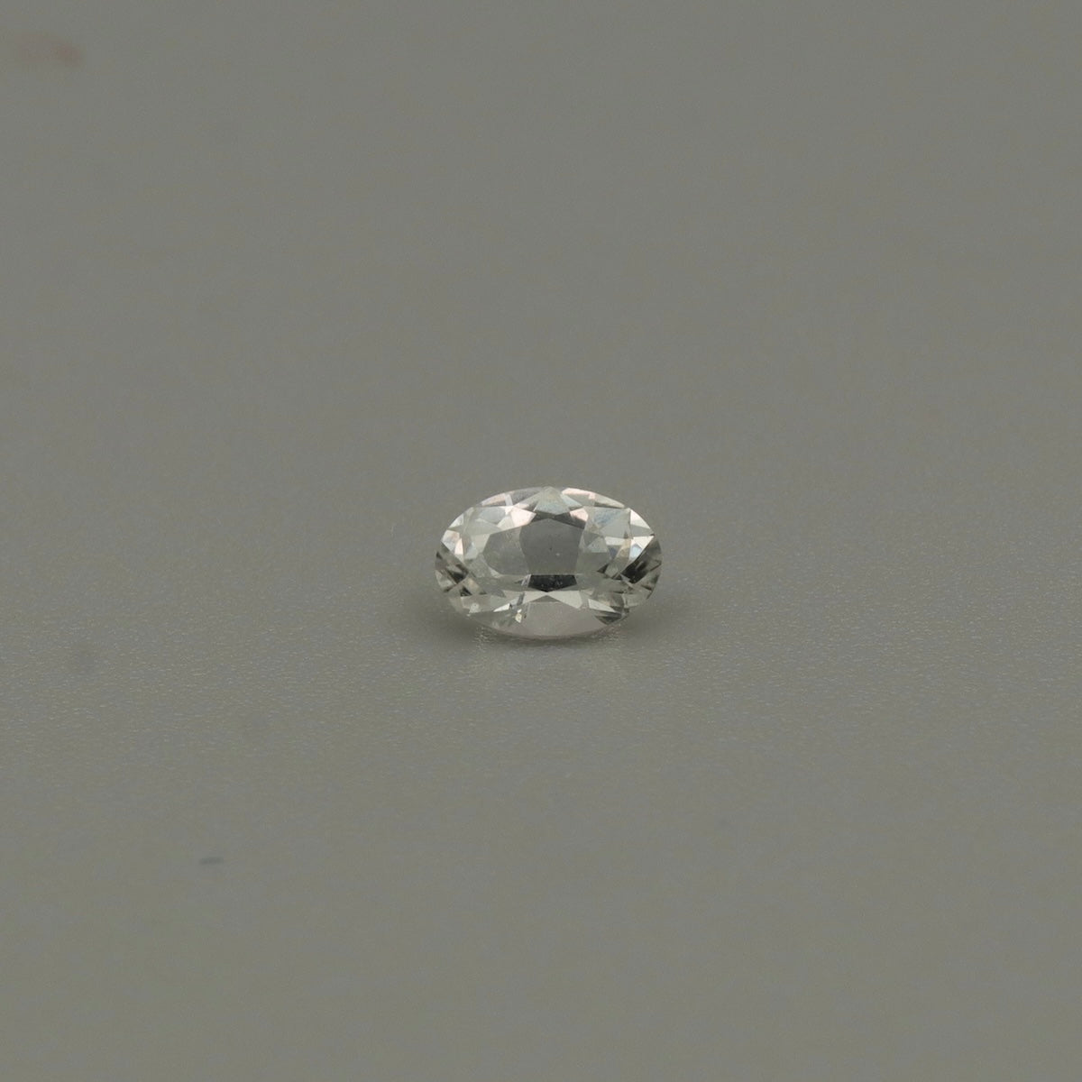 Natural White Topaz – 10 Calibrated Oval Gemstones – 4.70 ct Total – 6 × 4 mm