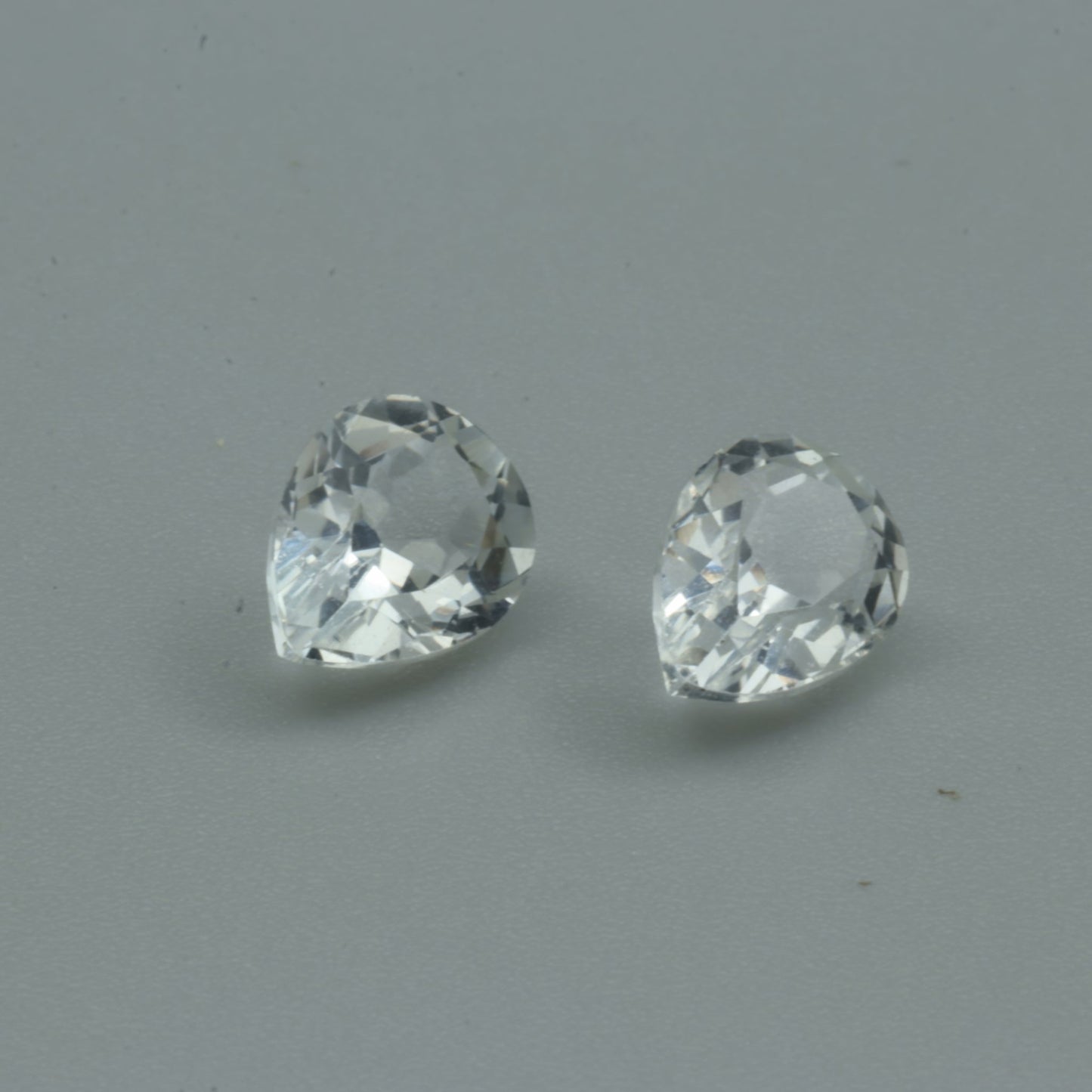 White Topaz – 2.90 ct (Pair) – Pear Cut – Natural – Sri Lanka