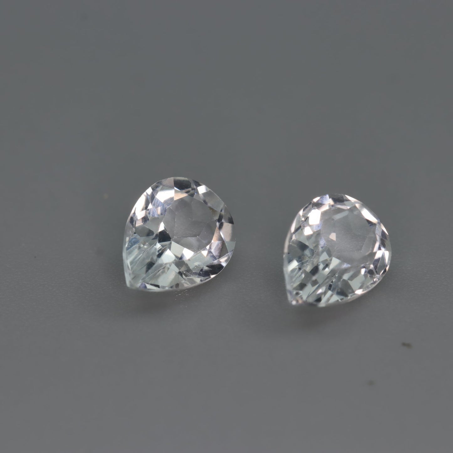 White Topaz – 2.90 ct (Pair) – Pear Cut – Natural – Sri Lanka