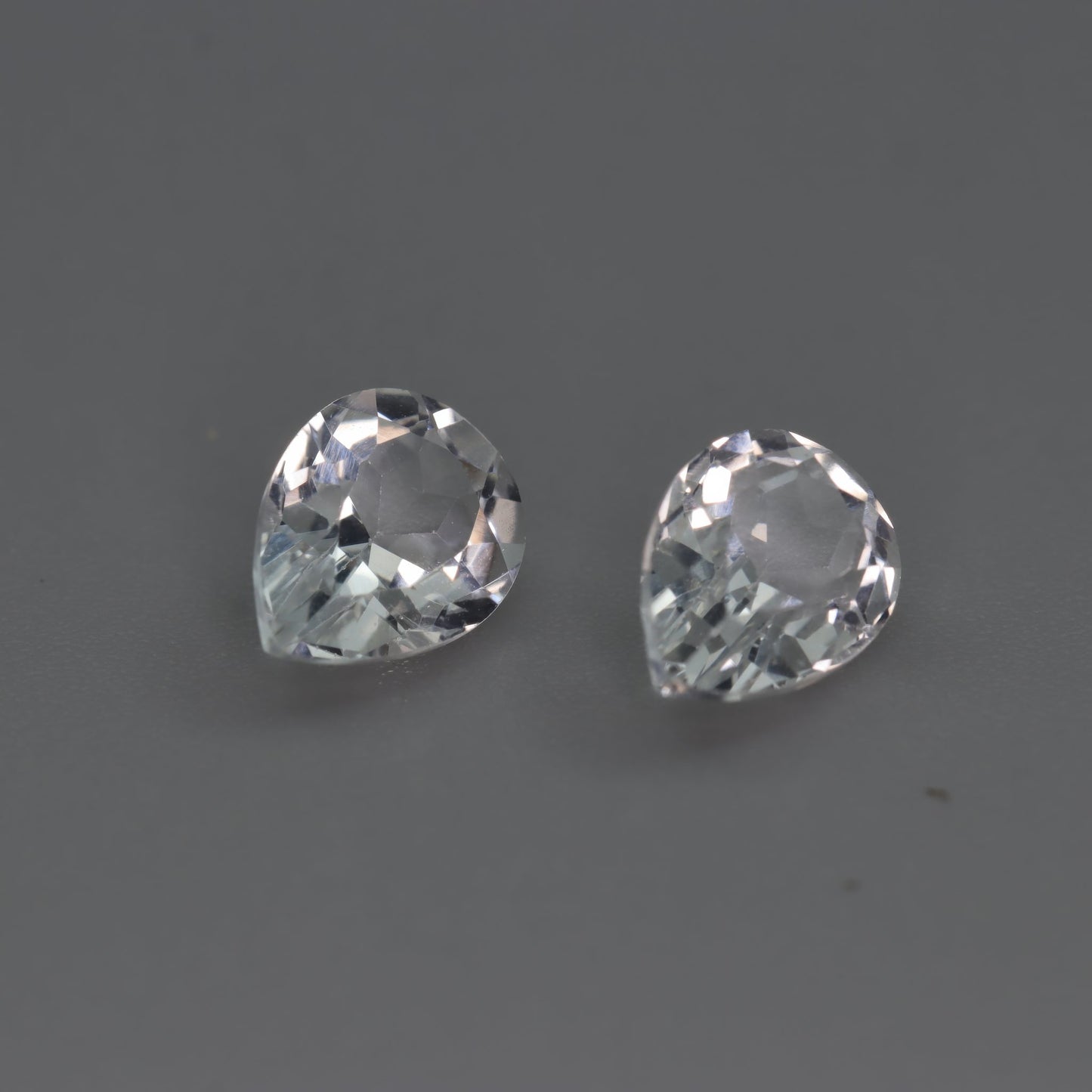 White Topaz – 2.90 ct (Pair) – Pear Cut – Natural – Sri Lanka