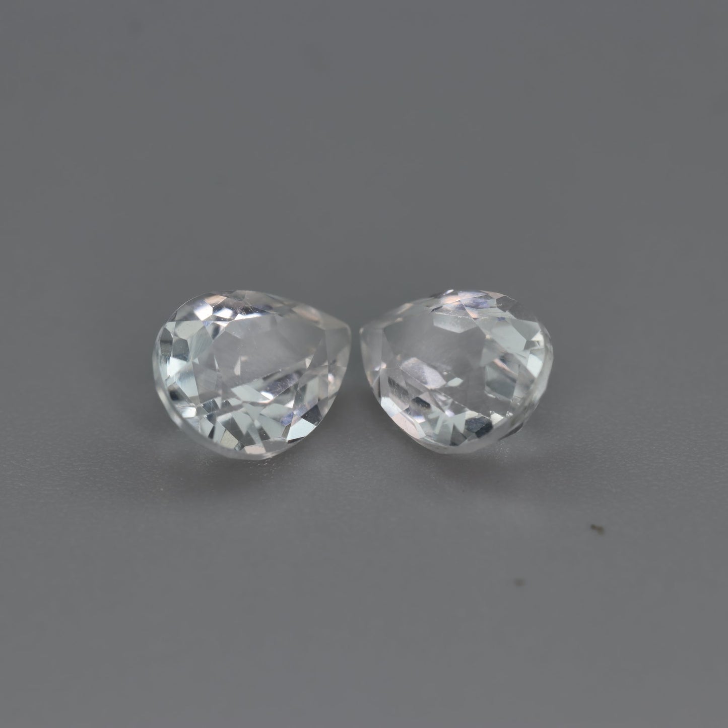 White Topaz – 2.90 ct (Pair) – Pear Cut – Natural – Sri Lanka