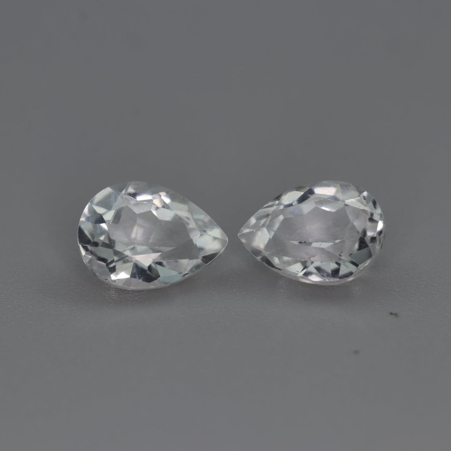 White Topaz – 2.90 ct (Pair) – Pear Cut – Natural – Sri Lanka