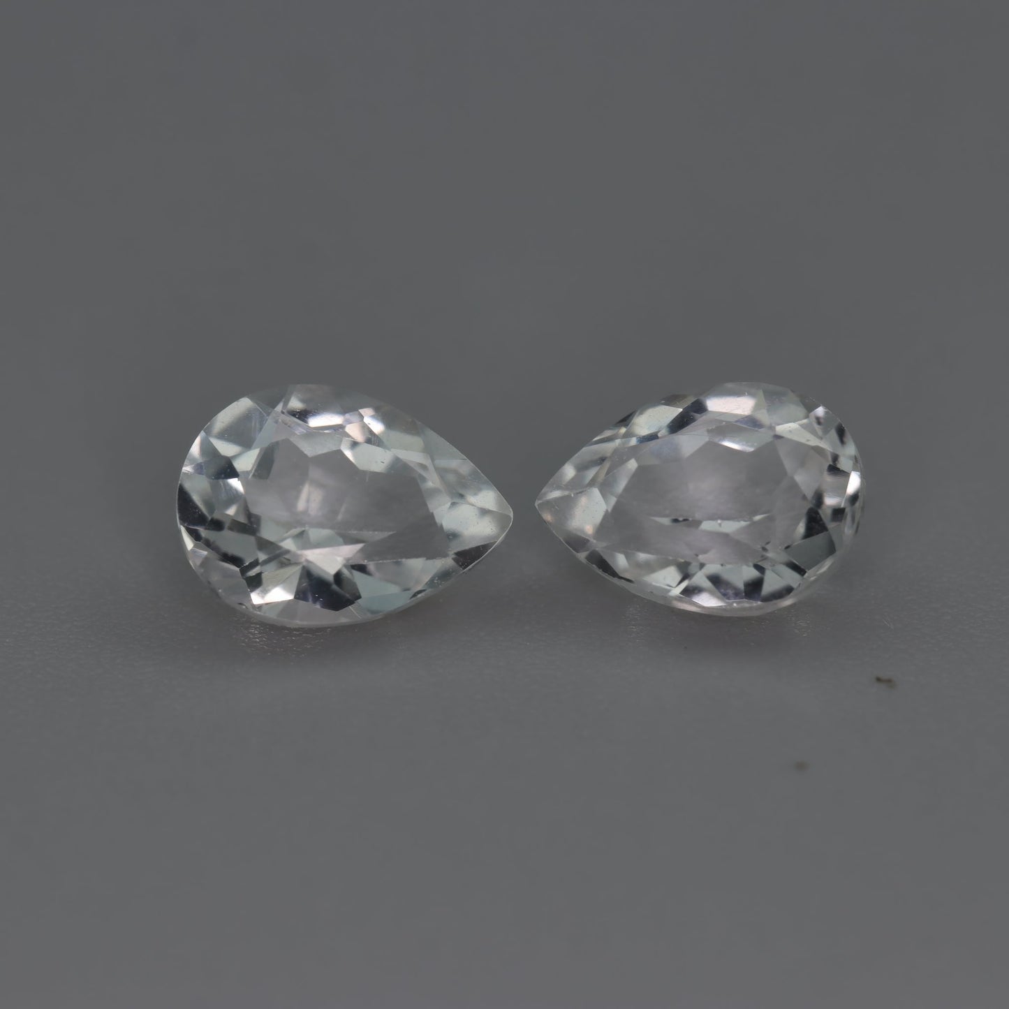 White Topaz – 2.90 ct (Pair) – Pear Cut – Natural – Sri Lanka