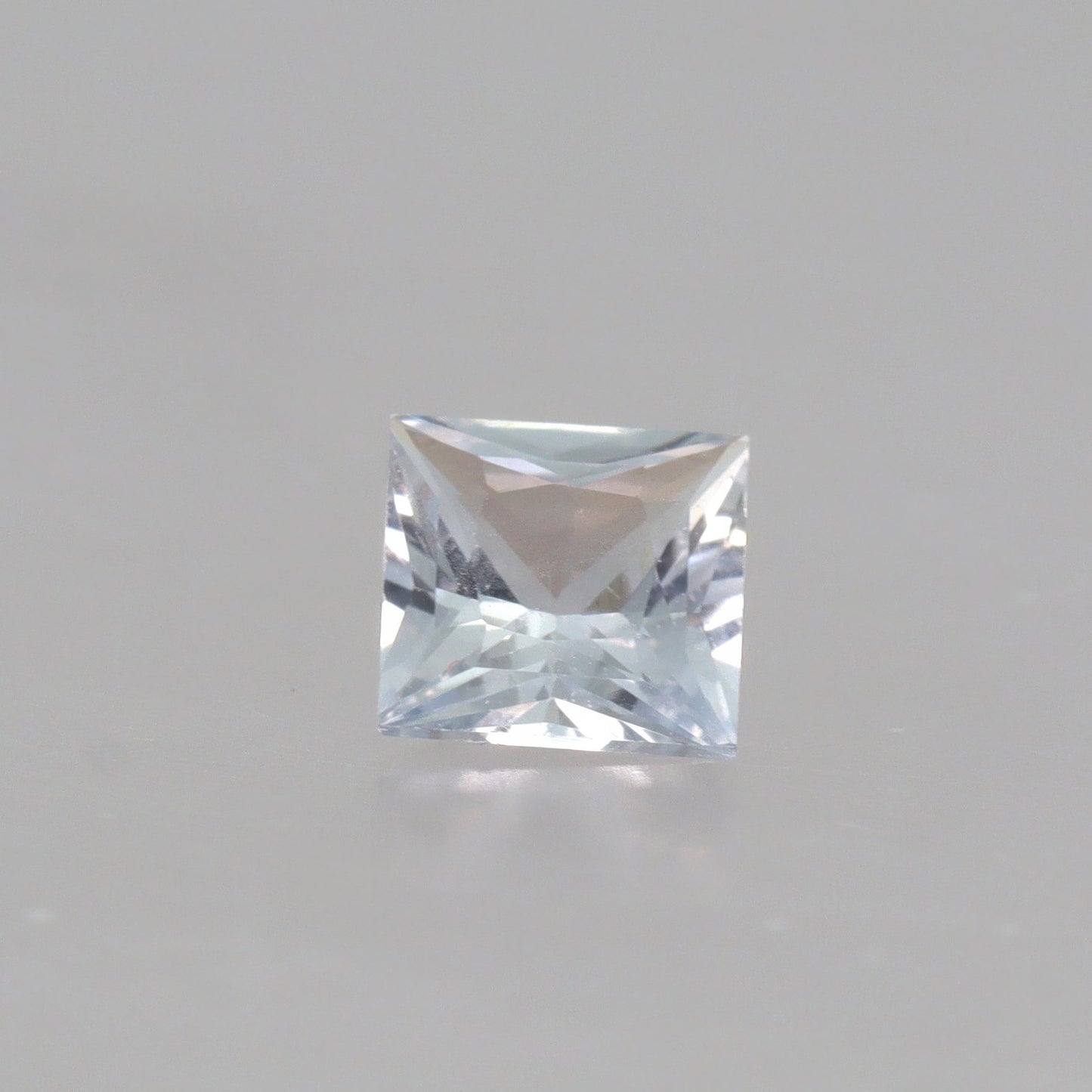 White Sapphire – 0.55 ct – Faceted Cut – Natural – Sri Lanka